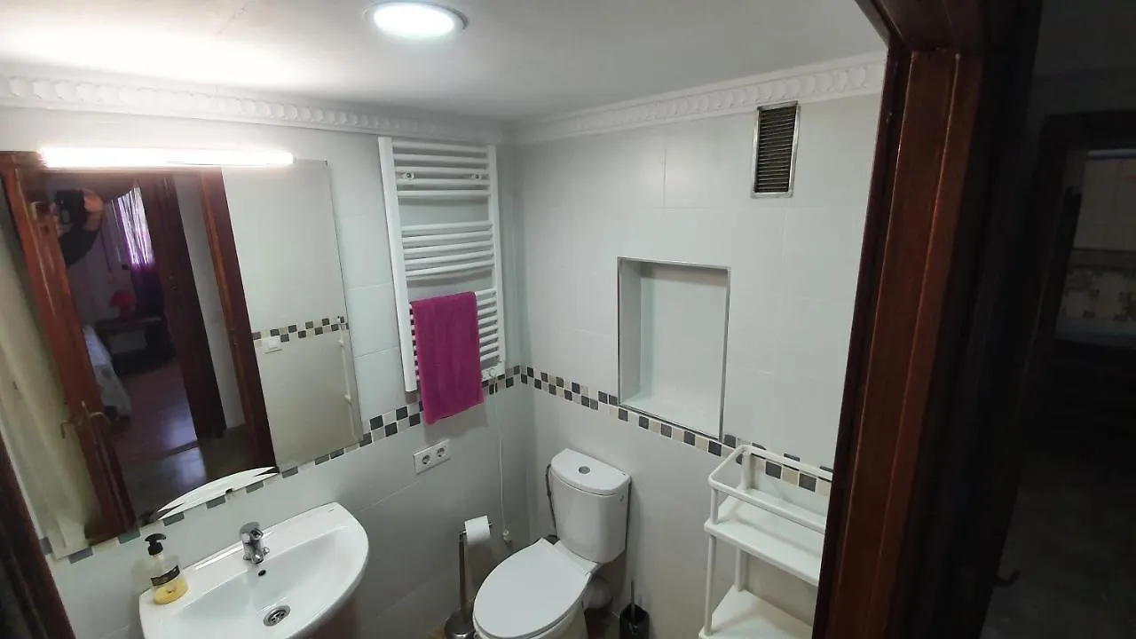Visit Gibraltar Stay In La Linea For Less! La Línea de la Concepción 西班牙