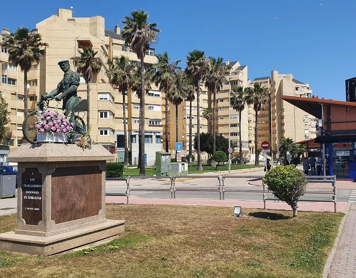 Visit Gibraltar Stay In La Linea For Less! La Línea de la Concepción 公寓